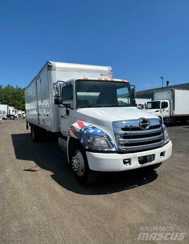 Hino 268 شاحنات ذات هيكل صندوقي