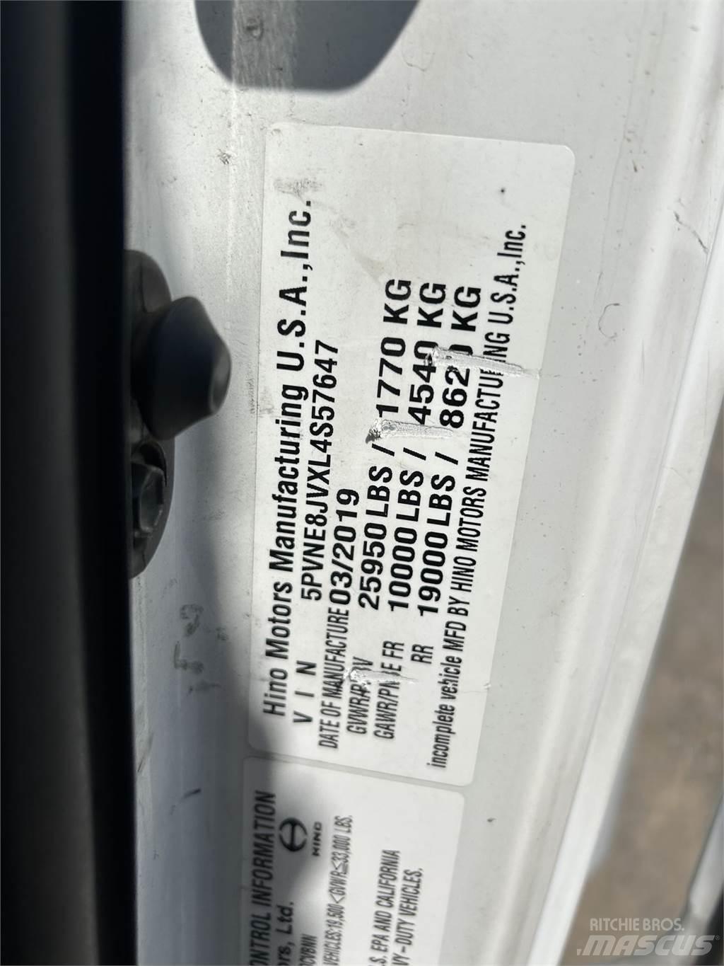 Hino 268 شاحنات ذات هيكل صندوقي