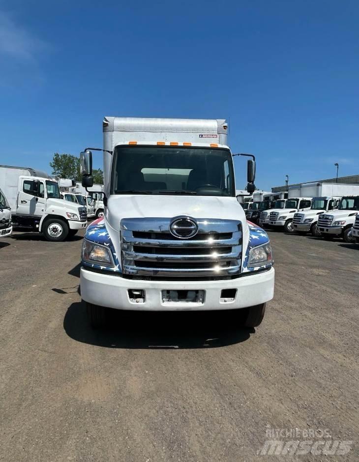 Hino 268 شاحنات ذات هيكل صندوقي