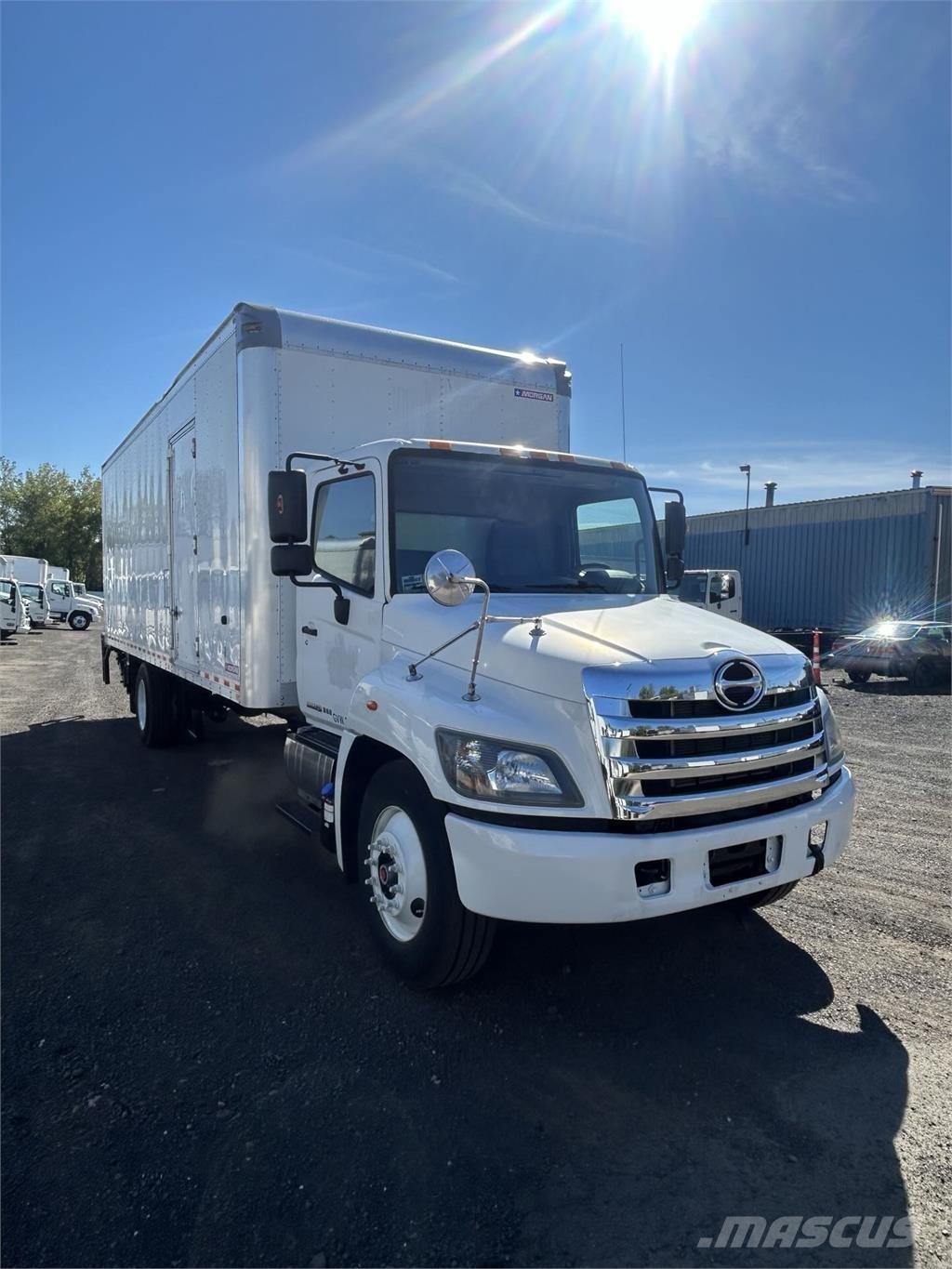Hino 268A شاحنات ذات هيكل صندوقي
