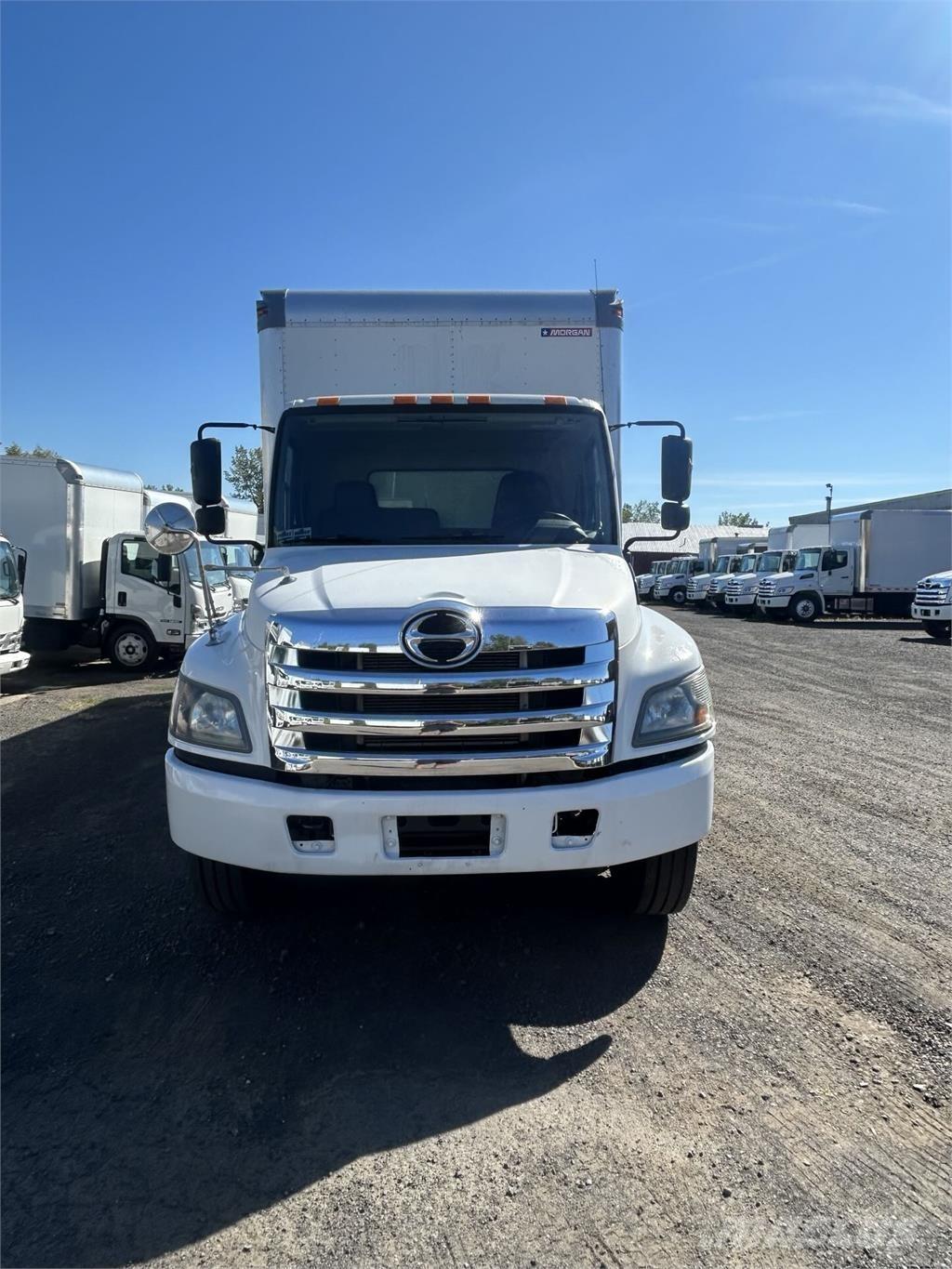 Hino 268A شاحنات ذات هيكل صندوقي