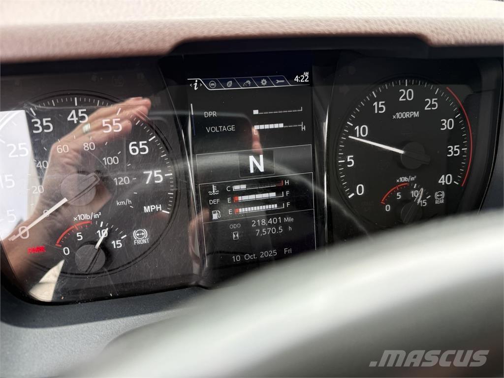 Hino 268A شاحنات ذات هيكل صندوقي