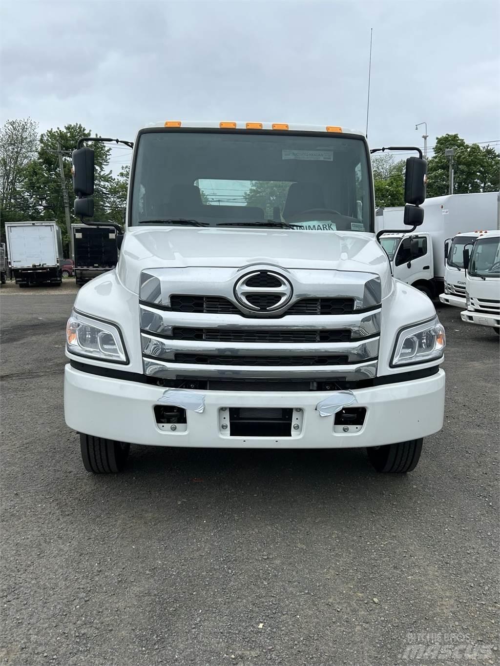 Hino L6 شاحنات بمقصورة وهيكل