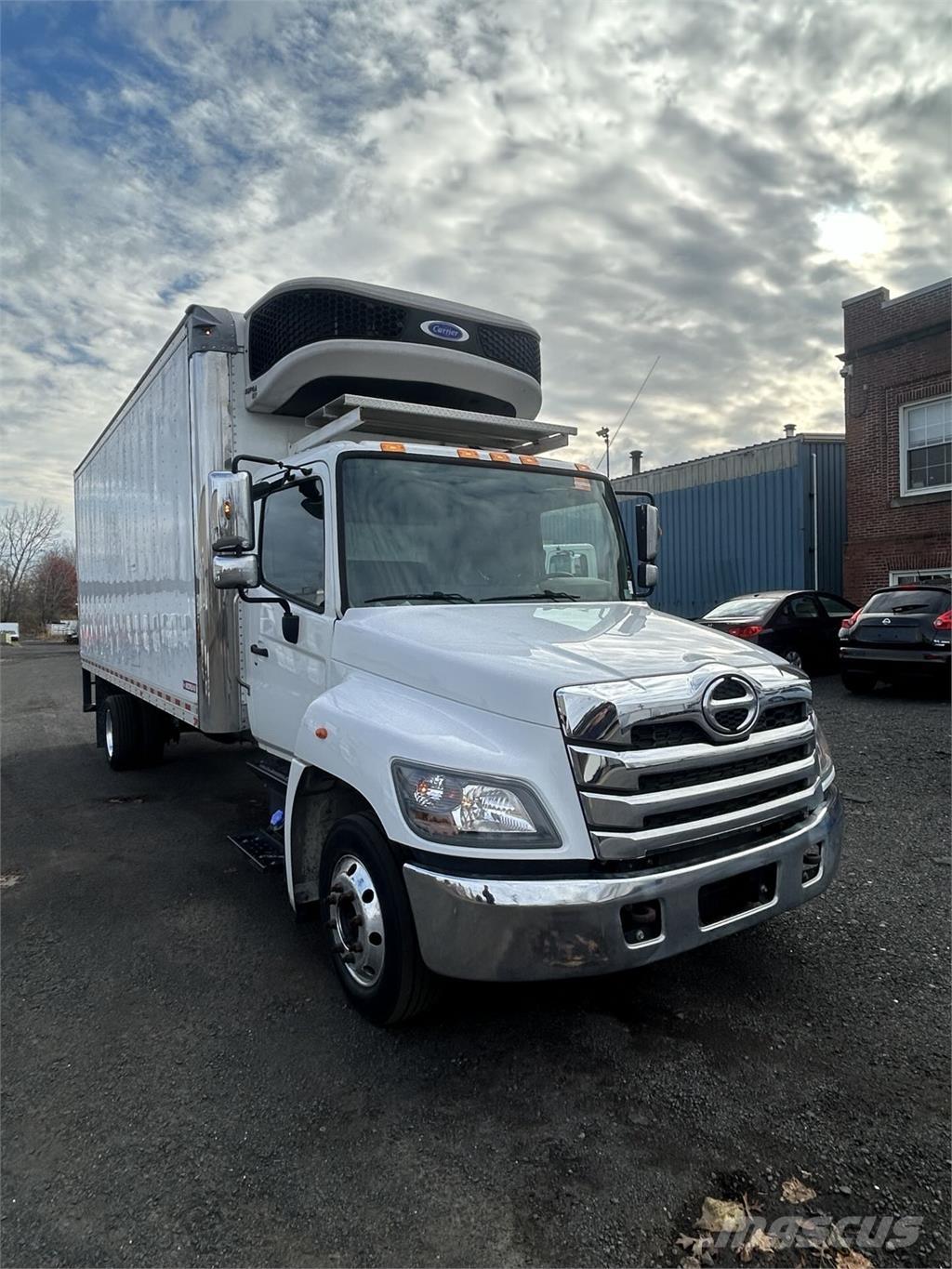 Hino L6 شاحنات ذات هيكل صندوقي