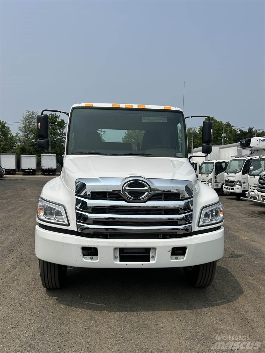 Hino L7 شاحنات بمقصورة وهيكل
