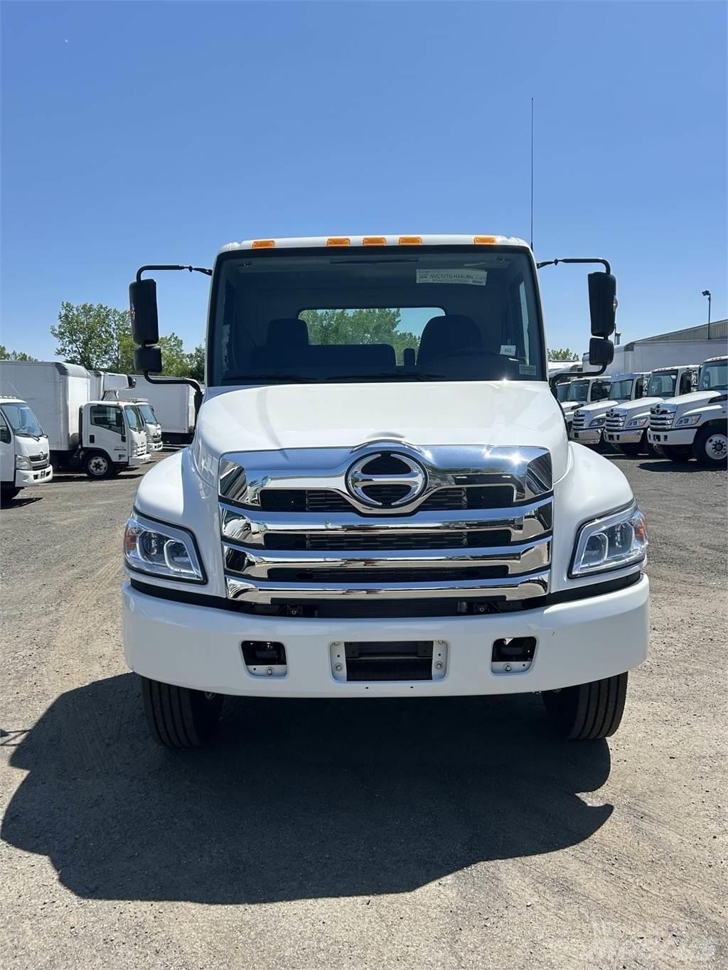 Hino L7 شاحنات بمقصورة وهيكل