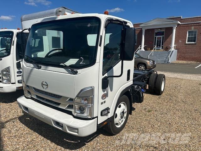 Hino S5 شاحنات بمقصورة وهيكل