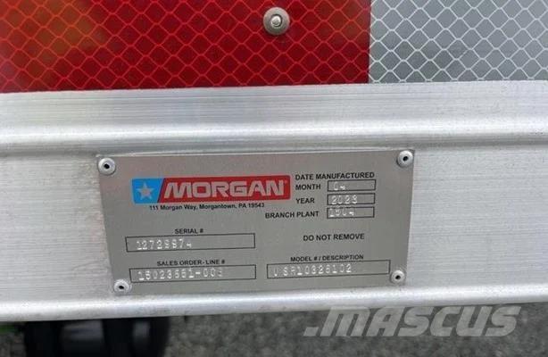 International 4300 شاحنات ذات هيكل صندوقي