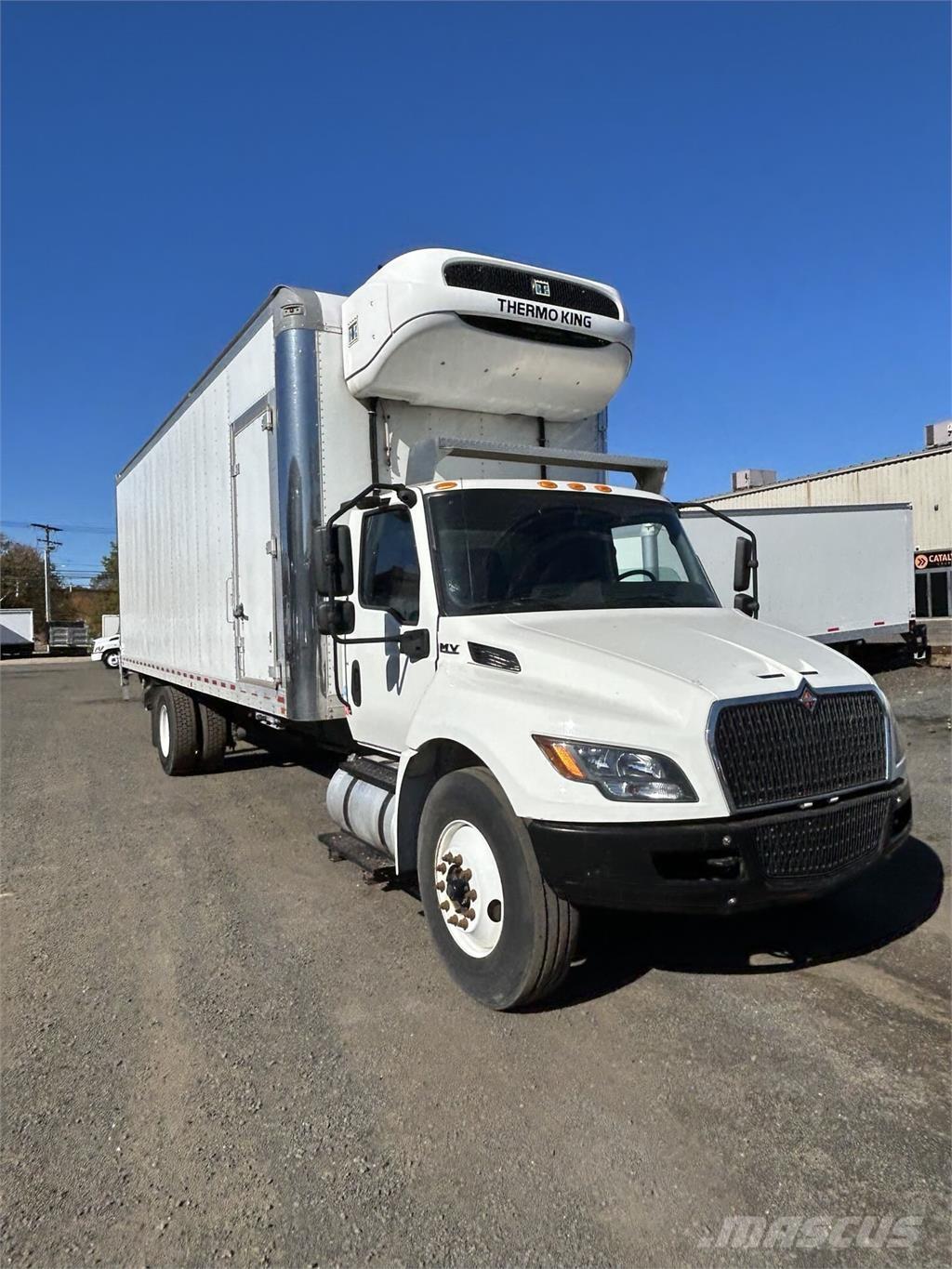 International MV607 شاحنات ذات هيكل صندوقي