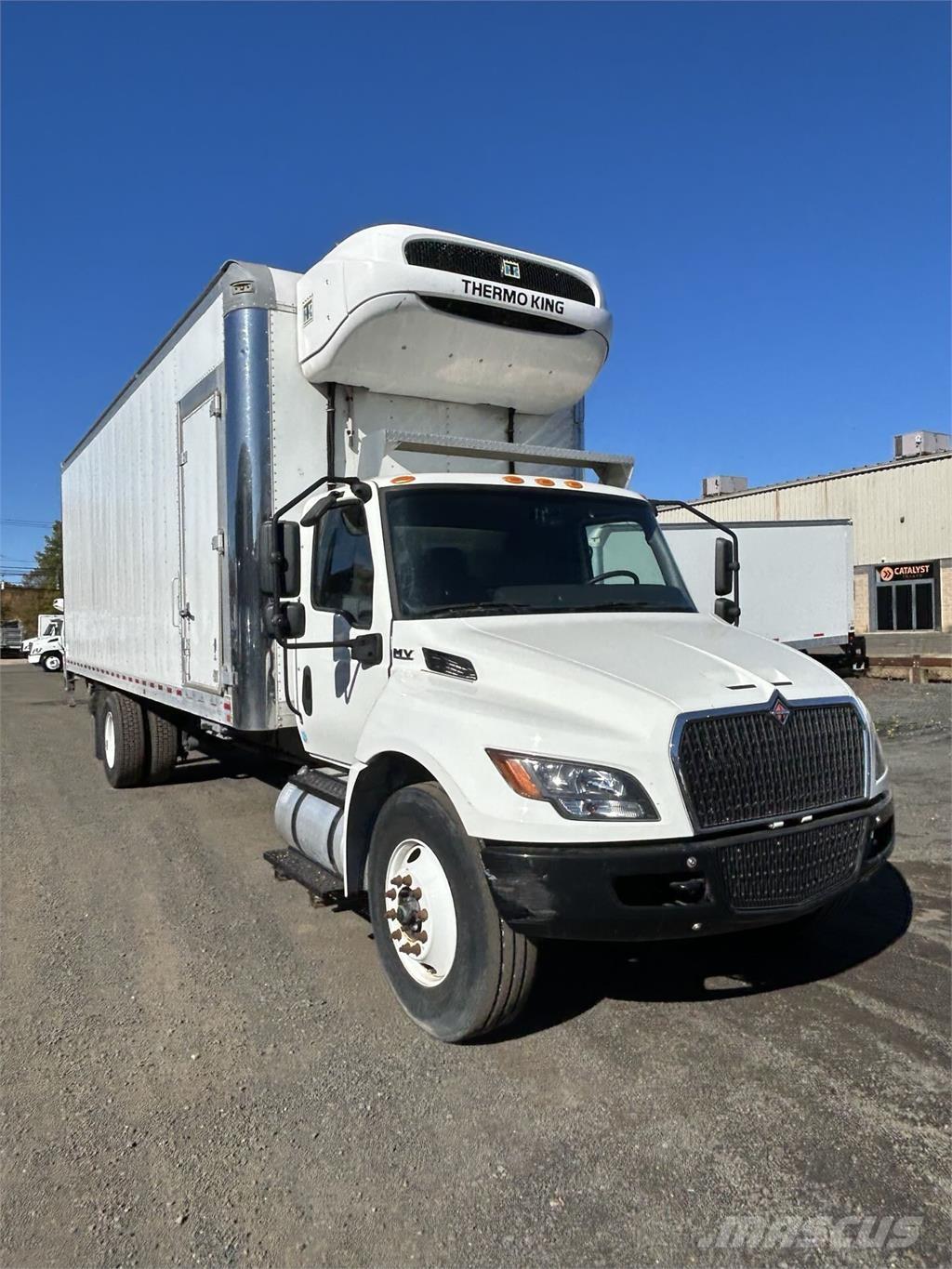 International MV607 شاحنات ذات هيكل صندوقي