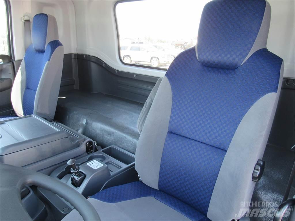 Isuzu FTR Diesel شاحنات بمقصورة وهيكل
