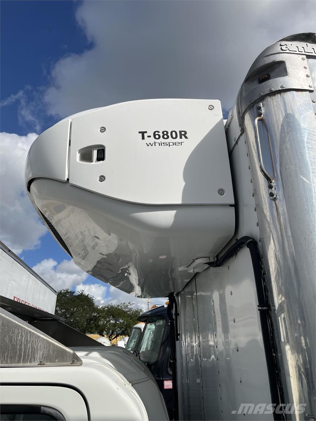 Isuzu NPR شاحنات ذات هيكل صندوقي