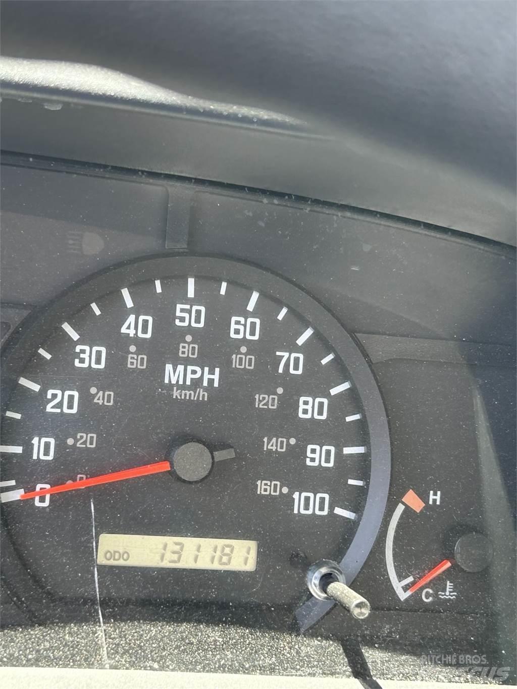 Isuzu NPR شاحنات ذات هيكل صندوقي