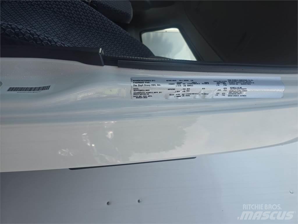 Isuzu NPR شاحنات ذات هيكل صندوقي