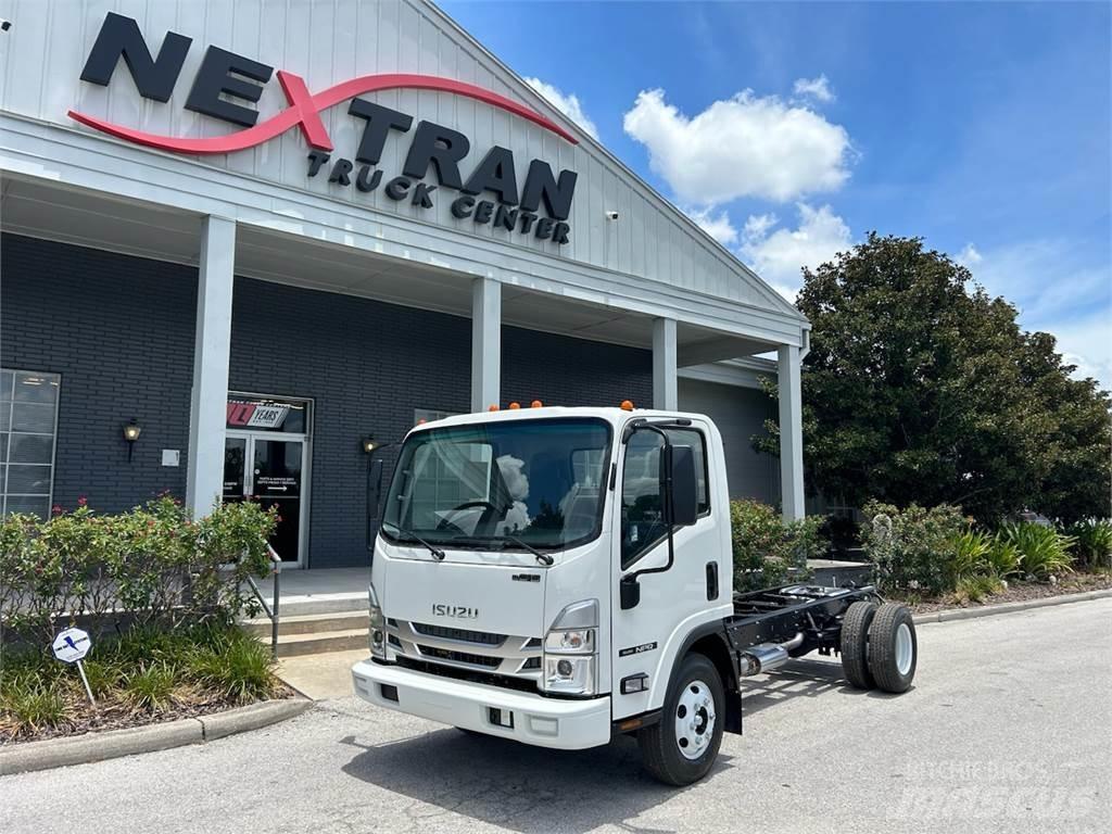 Isuzu NPR-1C204 شاحنات بمقصورة وهيكل