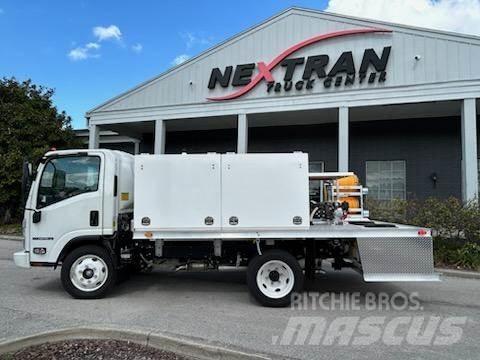 Isuzu NPR-1F104 شاحنات بمقصورة وهيكل