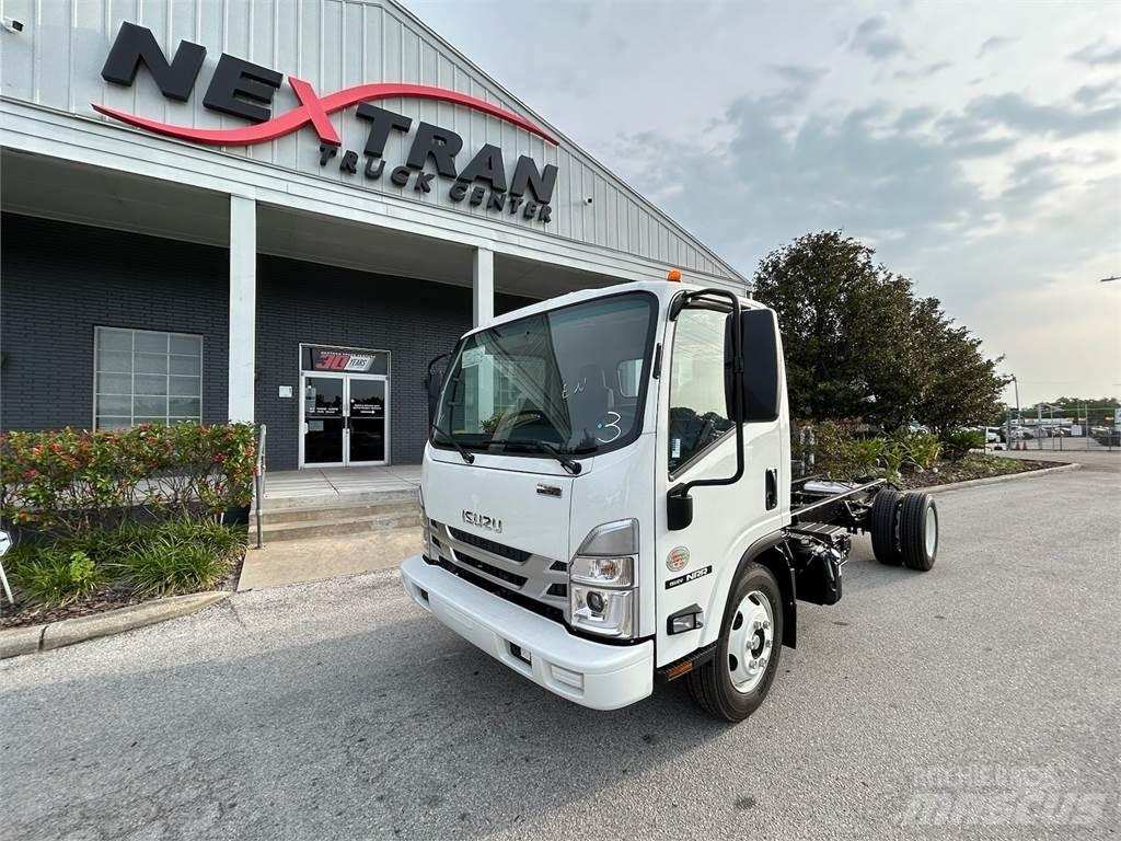 Isuzu NPR-1F104 شاحنات بمقصورة وهيكل