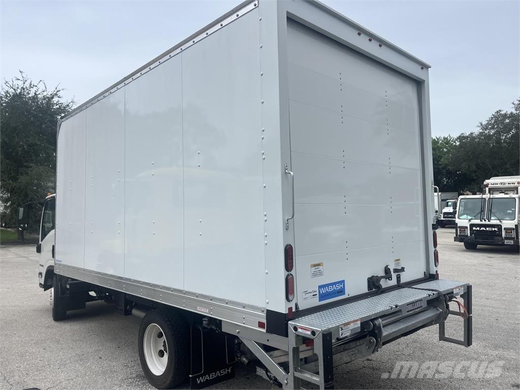 Isuzu NPR-1F304 شاحنات بمقصورة وهيكل