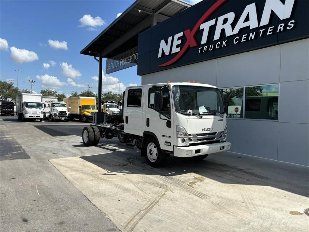 Isuzu NPR-1G404 شاحنات بمقصورة وهيكل