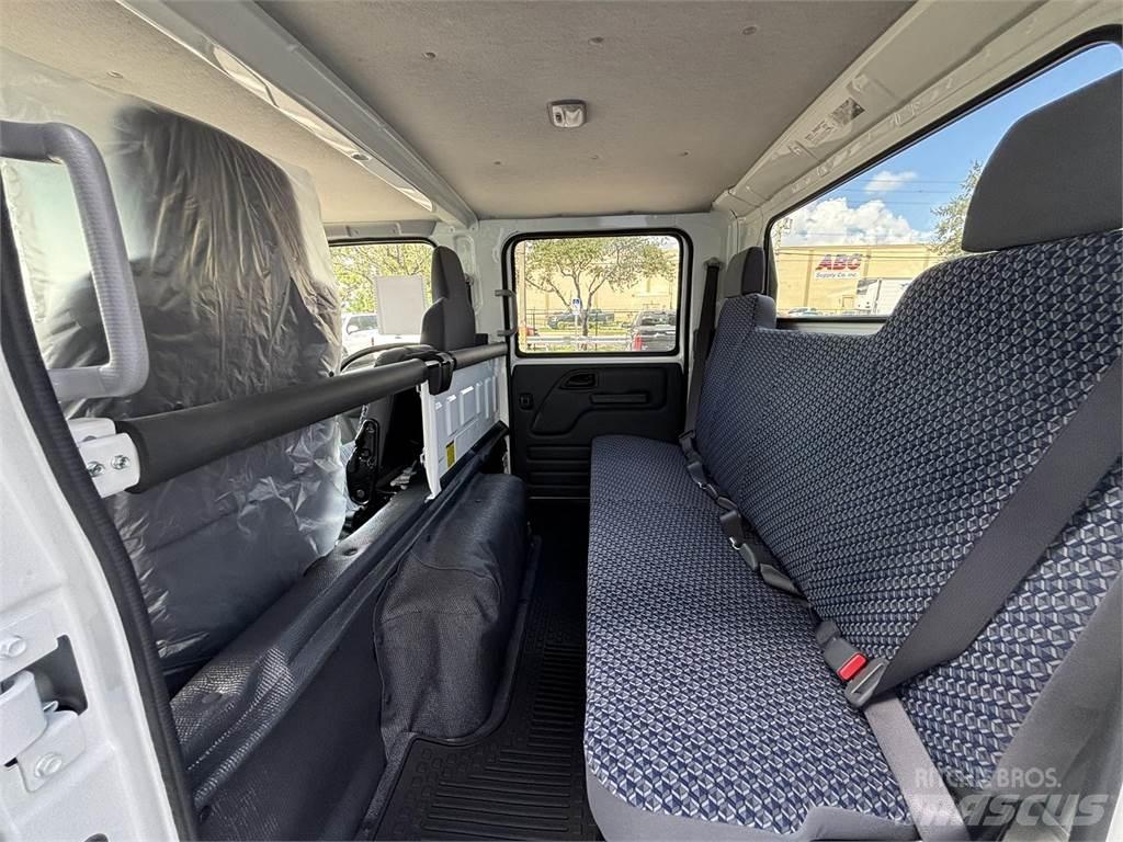 Isuzu NPR-1G404 شاحنات بمقصورة وهيكل