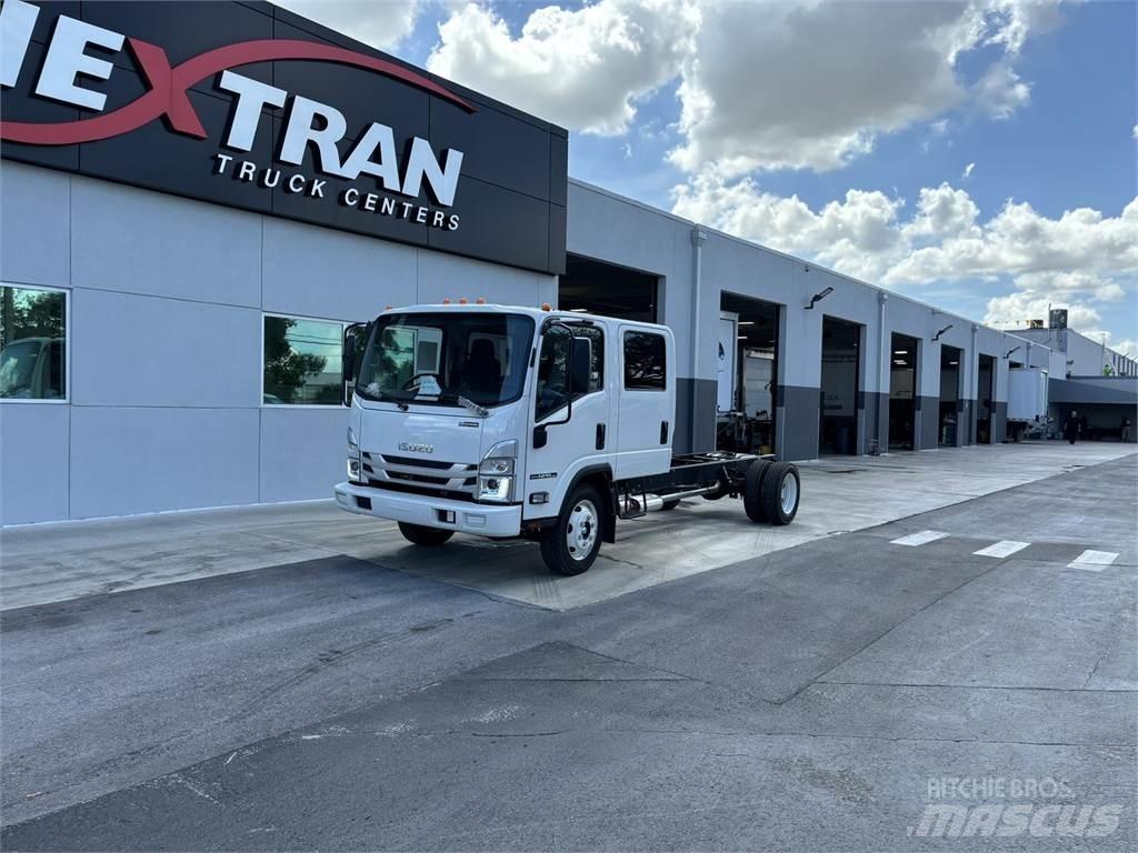 Isuzu NPR-1G404 شاحنات بمقصورة وهيكل