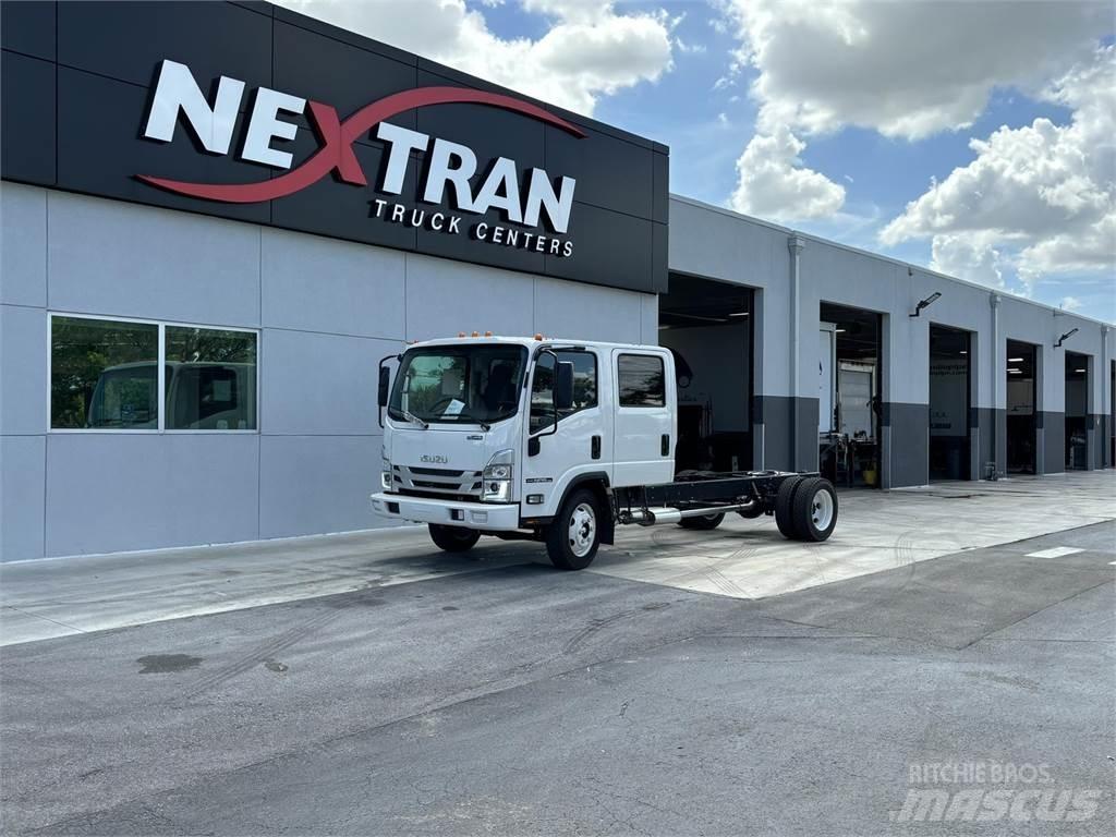 Isuzu NPR-1G404 شاحنات بمقصورة وهيكل