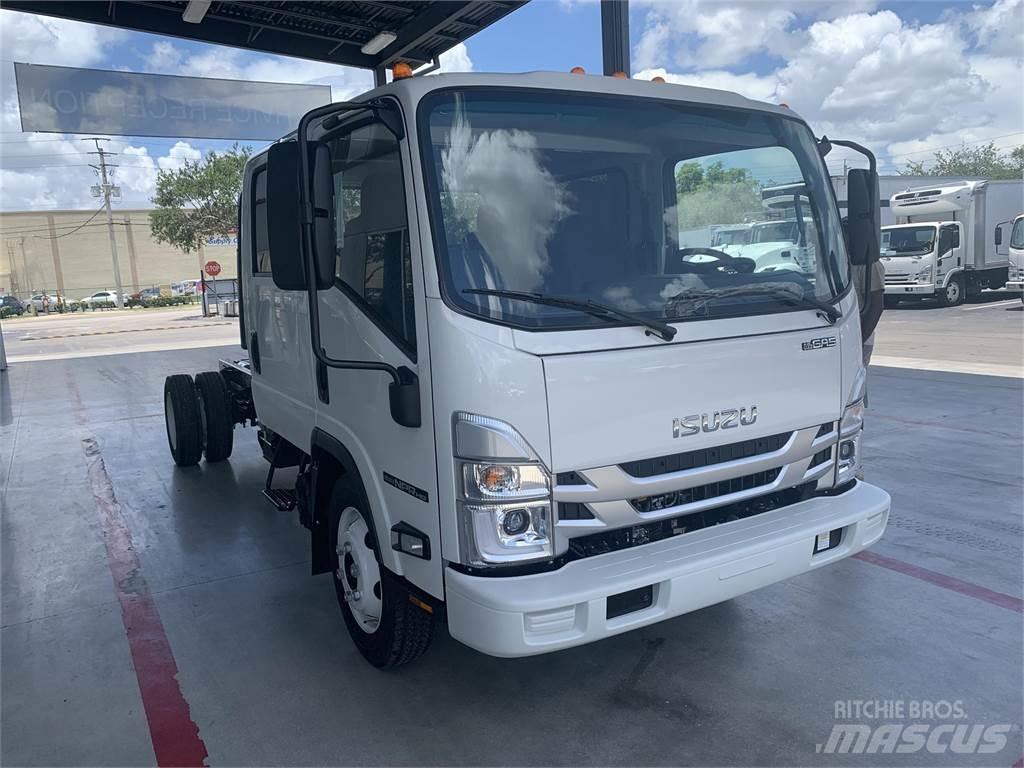 Isuzu NPR-1G404 شاحنات بمقصورة وهيكل