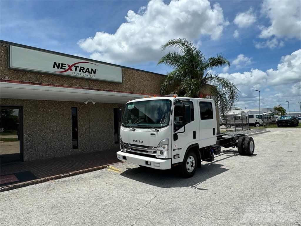 Isuzu NPR-3G454 شاحنات بمقصورة وهيكل