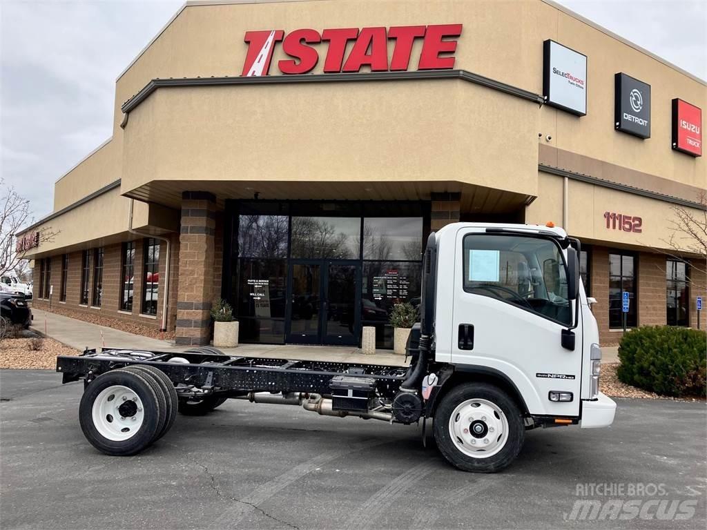 Isuzu NPR HD شاحنات بمقصورة وهيكل
