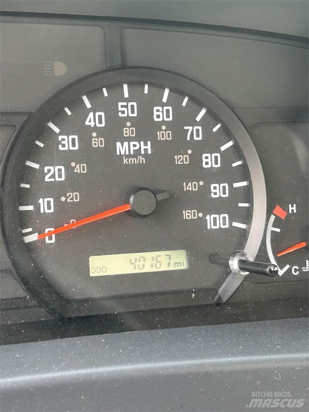 Isuzu NPR HD شاحنات أخرى