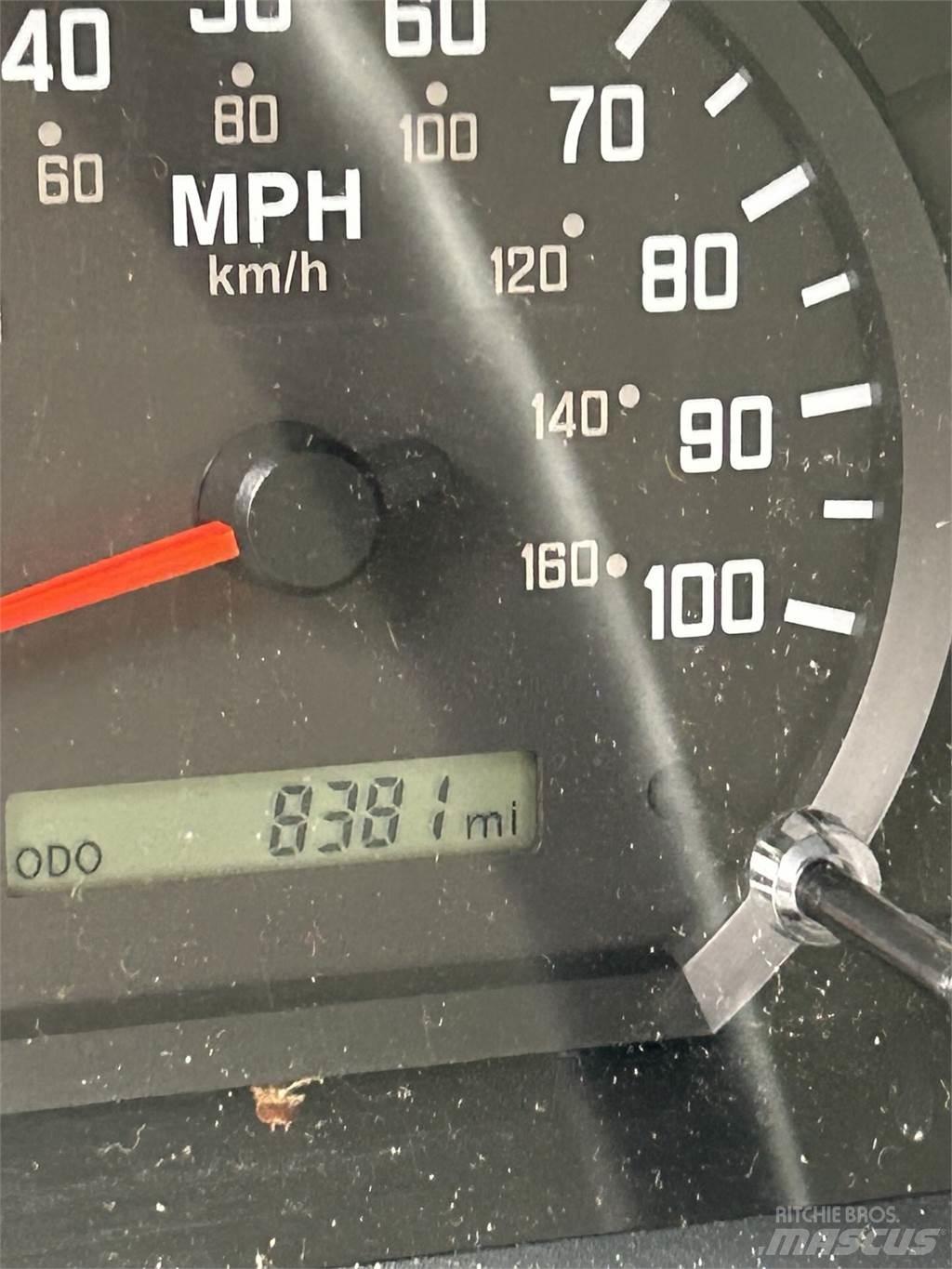 Isuzu NPR HD DC شاحنات قلابة