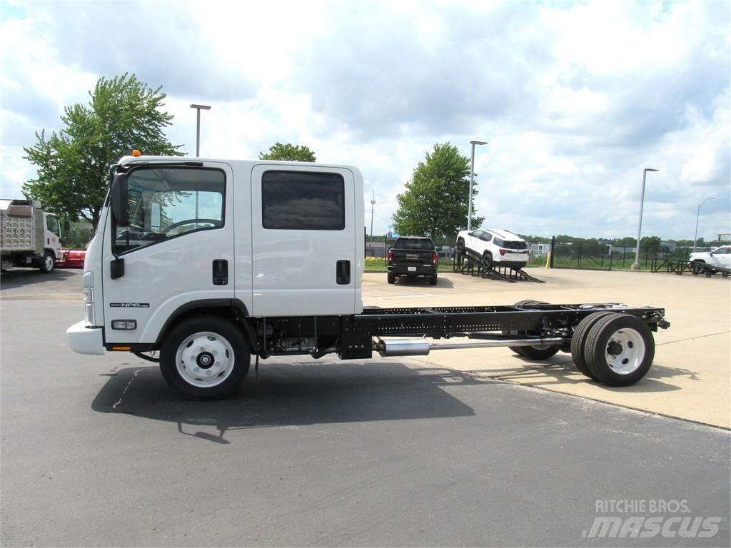 Isuzu NPR HD GAS شاحنات بمقصورة وهيكل