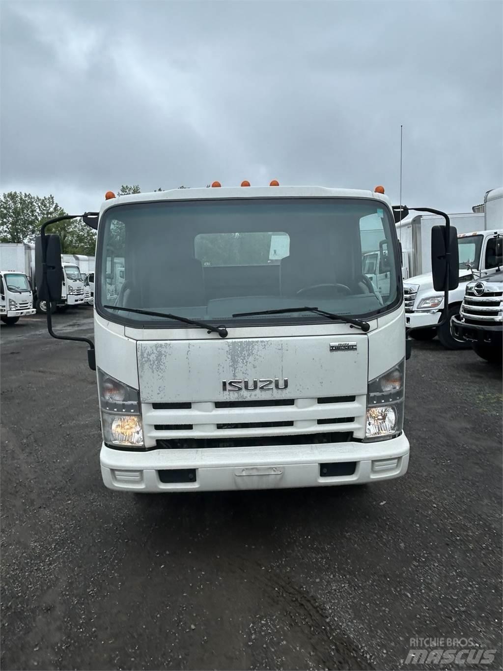 Isuzu NPR XD شاحنات بمقصورة وهيكل