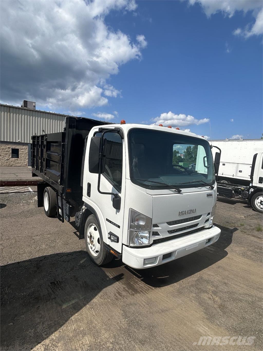 Isuzu NQR شاحنات قلابة