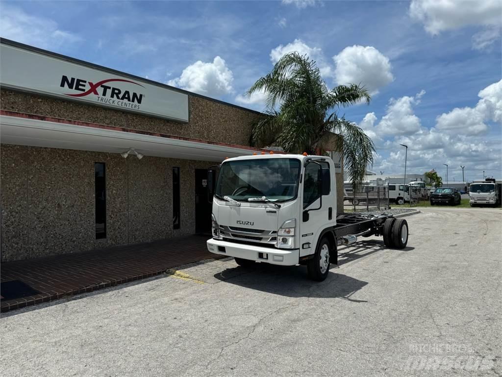 Isuzu NQR-1R404 شاحنات بمقصورة وهيكل