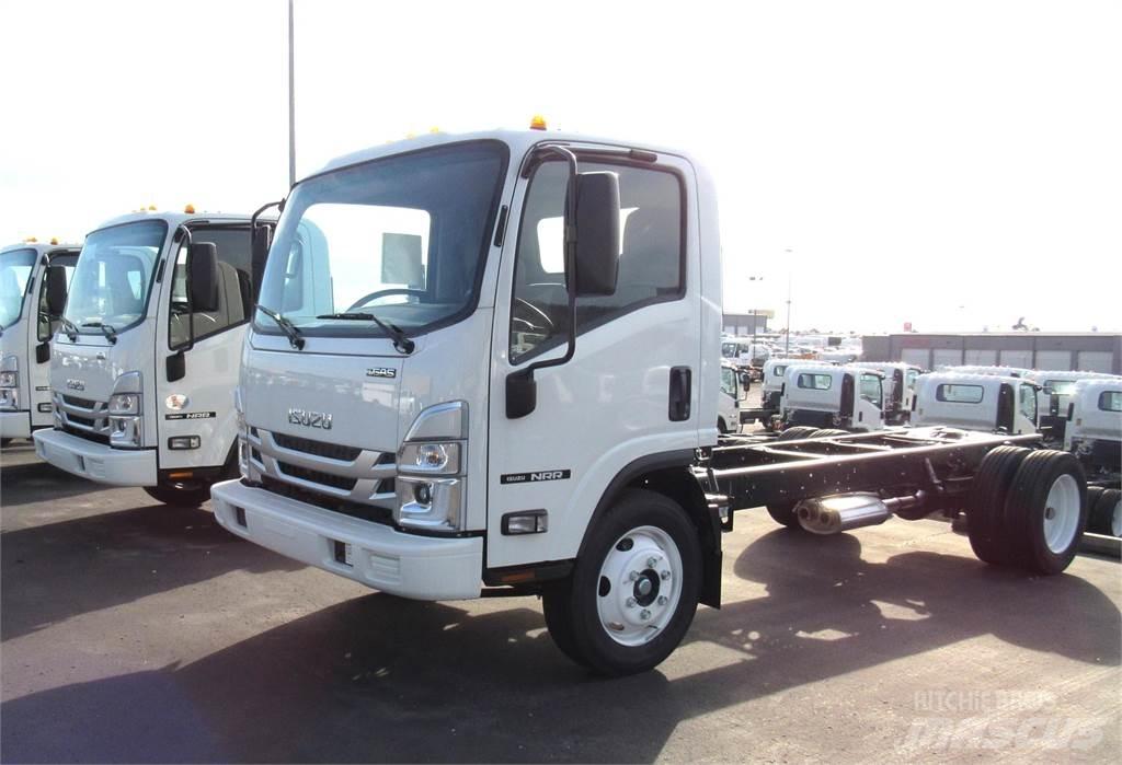 Isuzu NRR شاحنات بمقصورة وهيكل