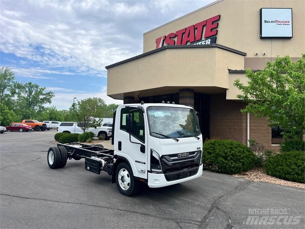 Isuzu NRR شاحنات بمقصورة وهيكل