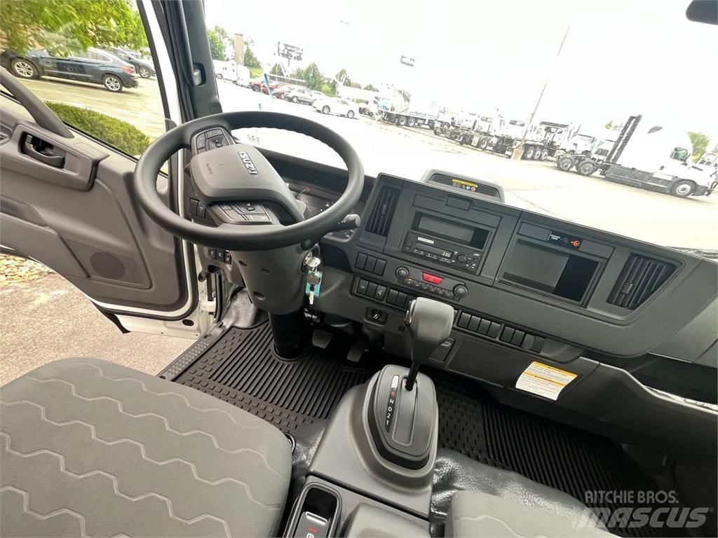 Isuzu NRR شاحنات بمقصورة وهيكل