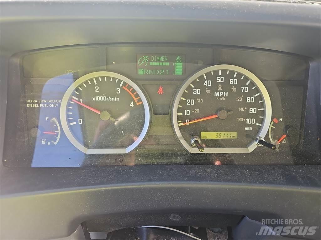 Isuzu NRR شاحنات ذات هيكل صندوقي