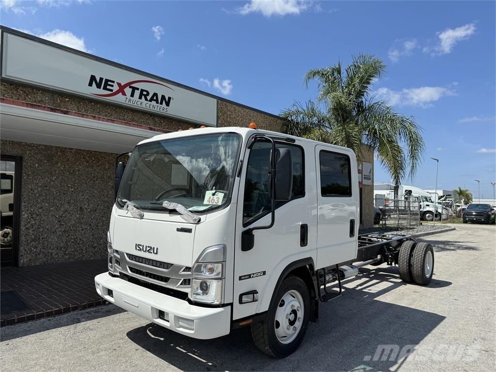 Isuzu NRR-1V404 شاحنات بمقصورة وهيكل