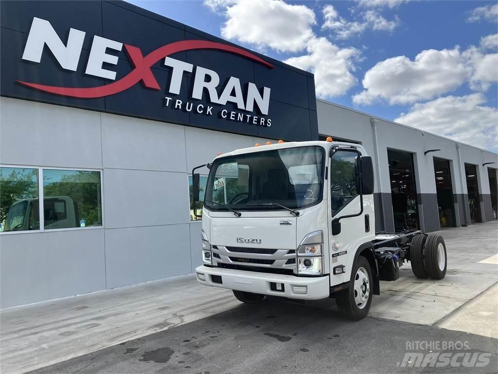 Isuzu NRR-3U354 شاحنات بمقصورة وهيكل