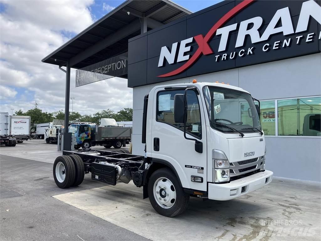 Isuzu NRR-3U354 شاحنات بمقصورة وهيكل