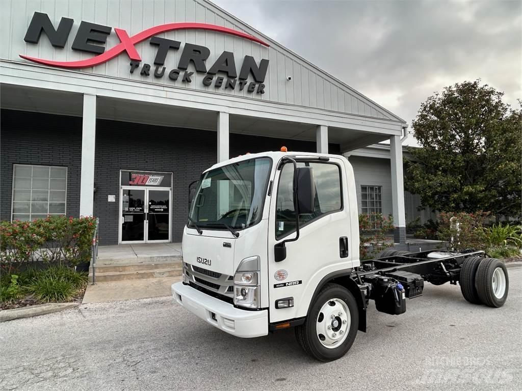 Isuzu NRR-3U454 شاحنات بمقصورة وهيكل
