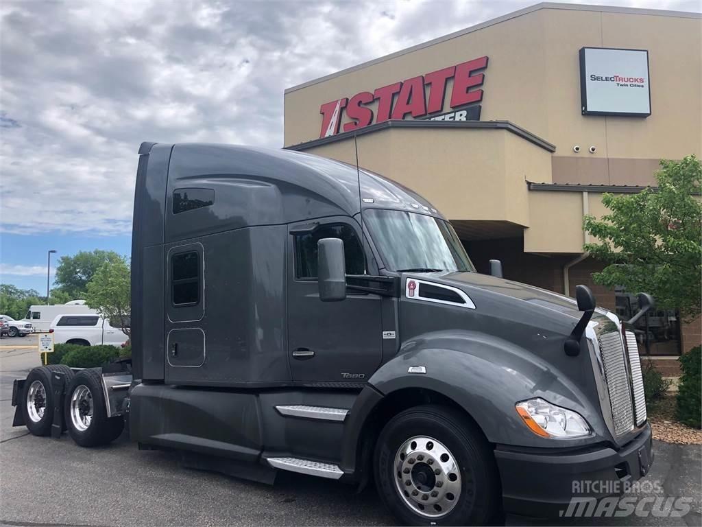 Kenworth T680 وحدات الجر