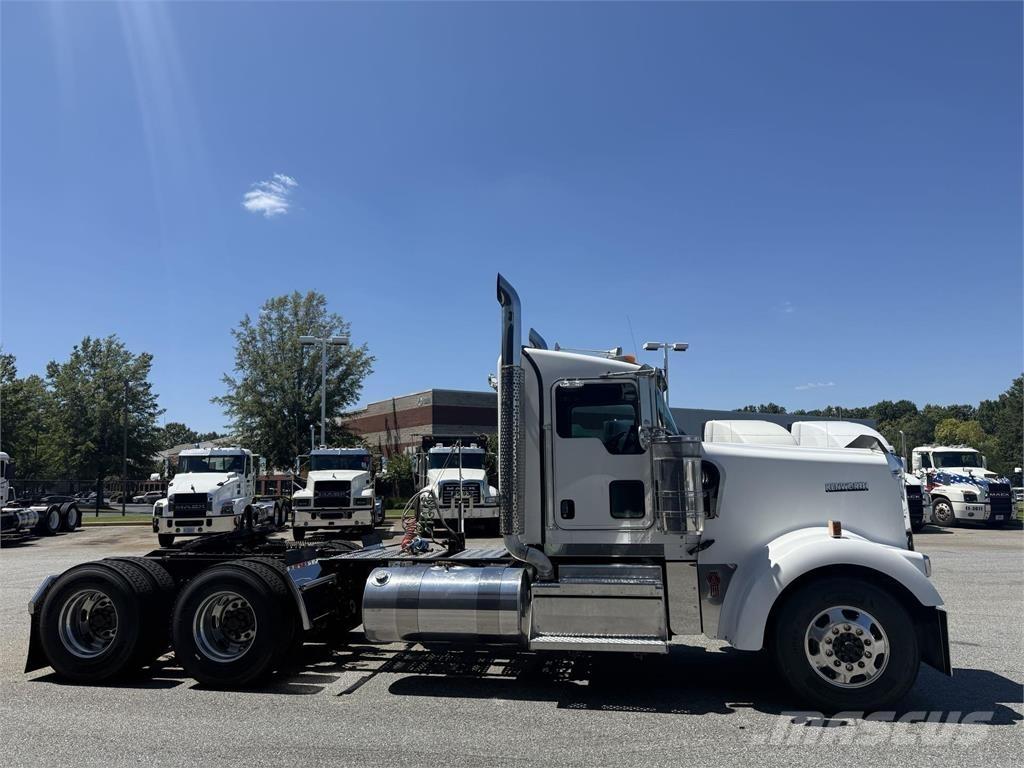 Kenworth W900 وحدات الجر