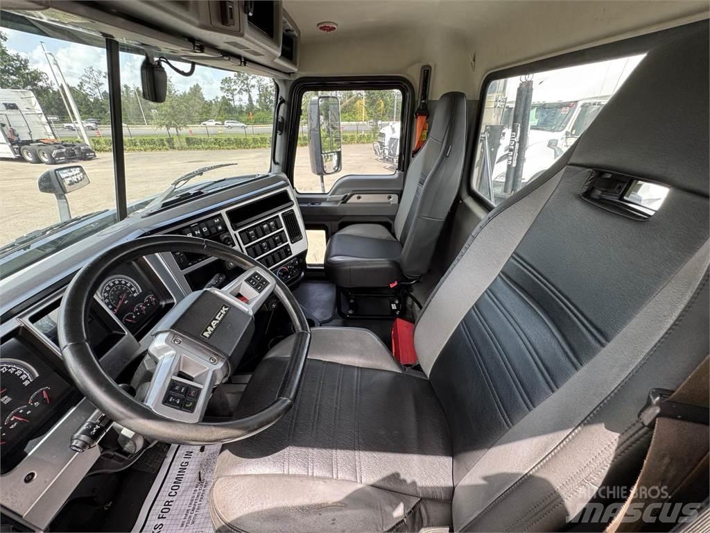 Mack AN64T وحدات الجر
