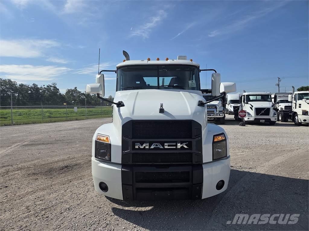 Mack AN64T وحدات الجر