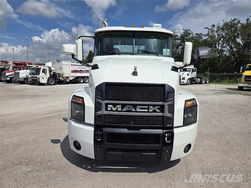 Mack AN64T وحدات الجر