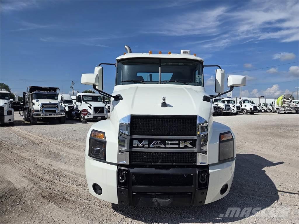 Mack AN64T وحدات الجر