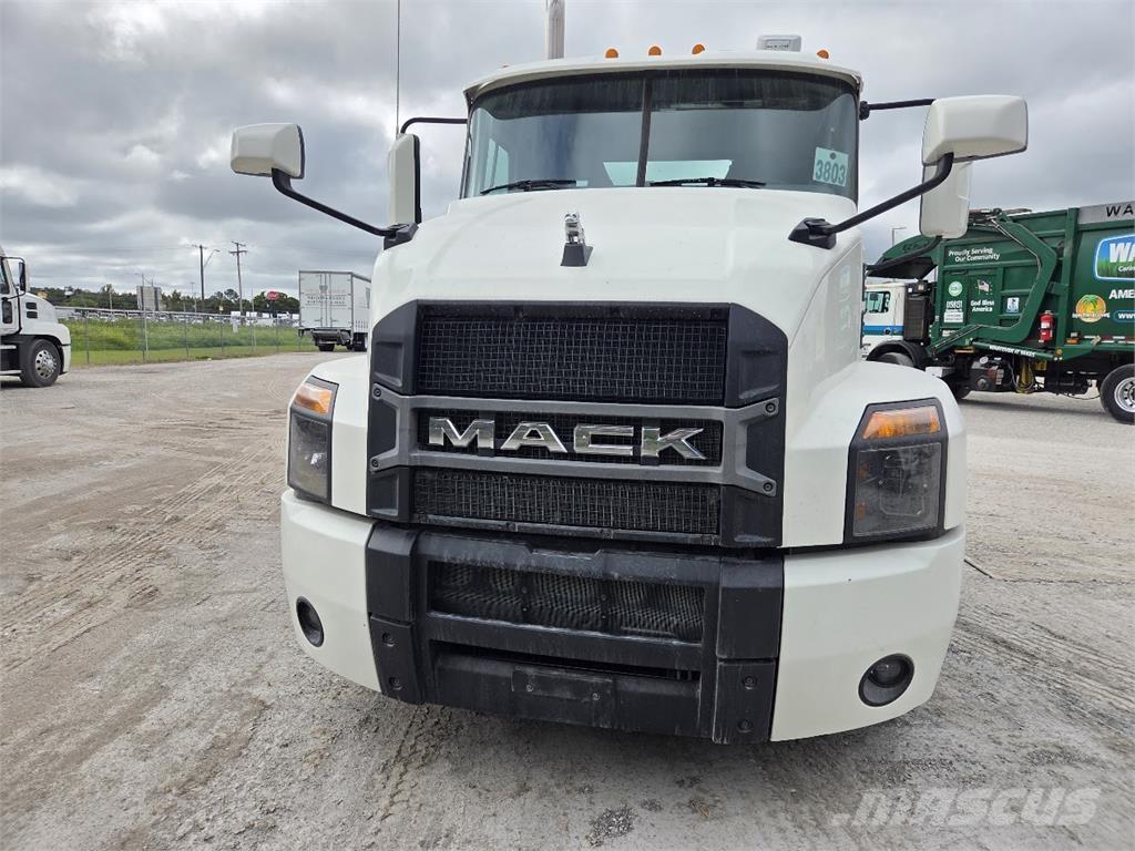 Mack AN64T وحدات الجر
